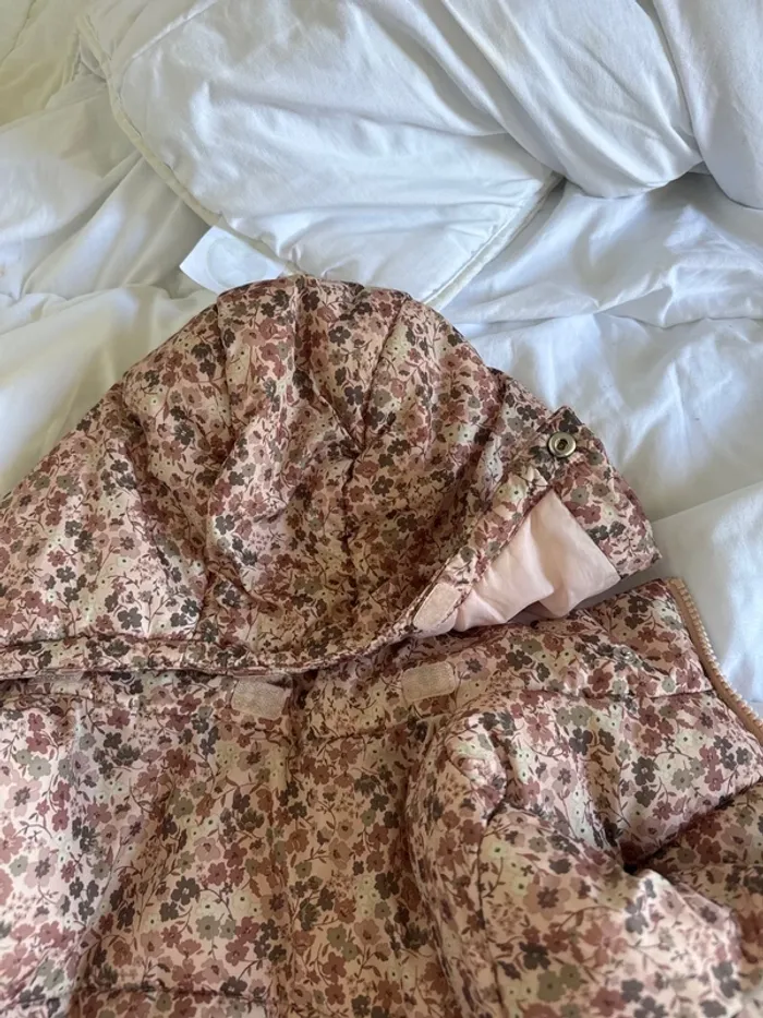 Doudoune rose à fleur H&M 4/6 ans très bon état - photo numéro 4