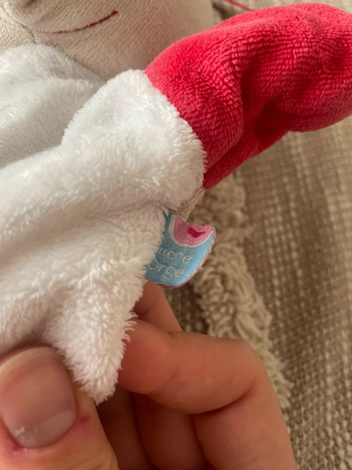 Peluche doudou plat 25cm sucre d’orge éléphant beige et rouge très bon état - photo numéro 3