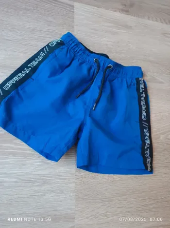 Magnifique short bleu Rg taille 8ans