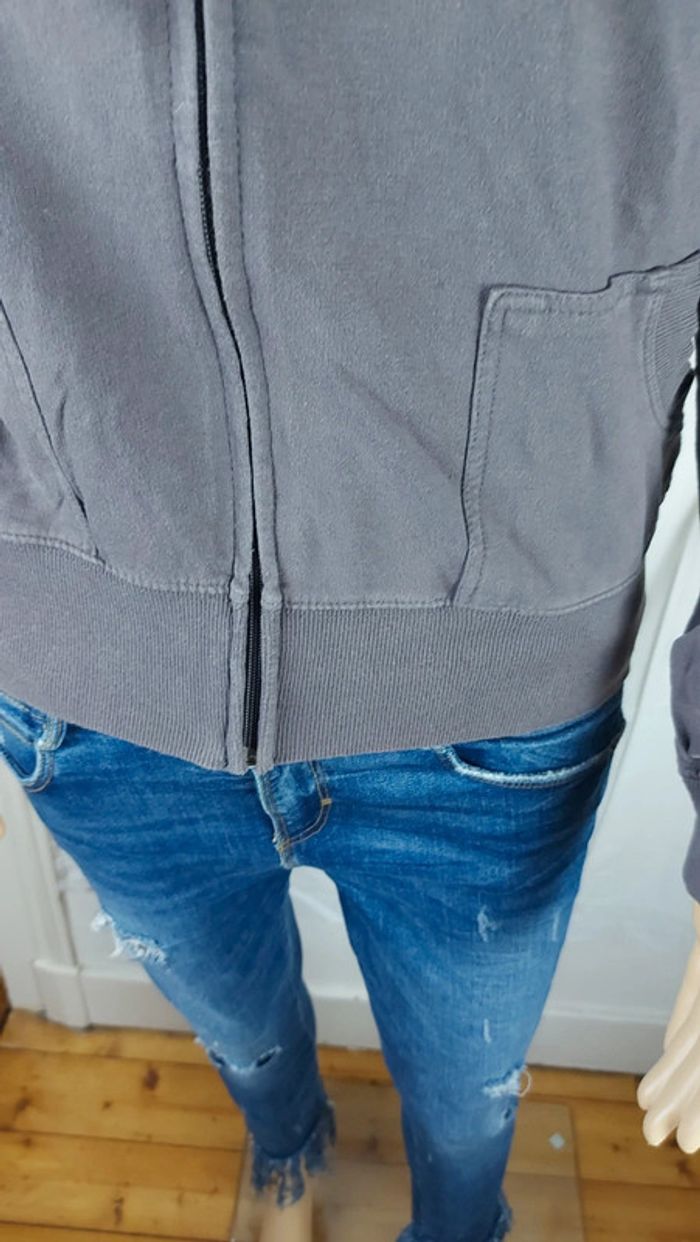 Gilet gris/violet - à capuche - avec inscription dans le dos / coolcat taille M - photo numéro 4