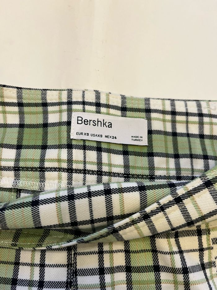 Jupe plissée courte à carreaux verte bershka taille xs - photo numéro 3