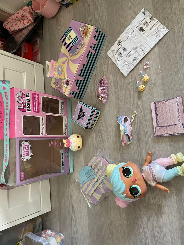 Poupée lol surprise big bb  bon bon
