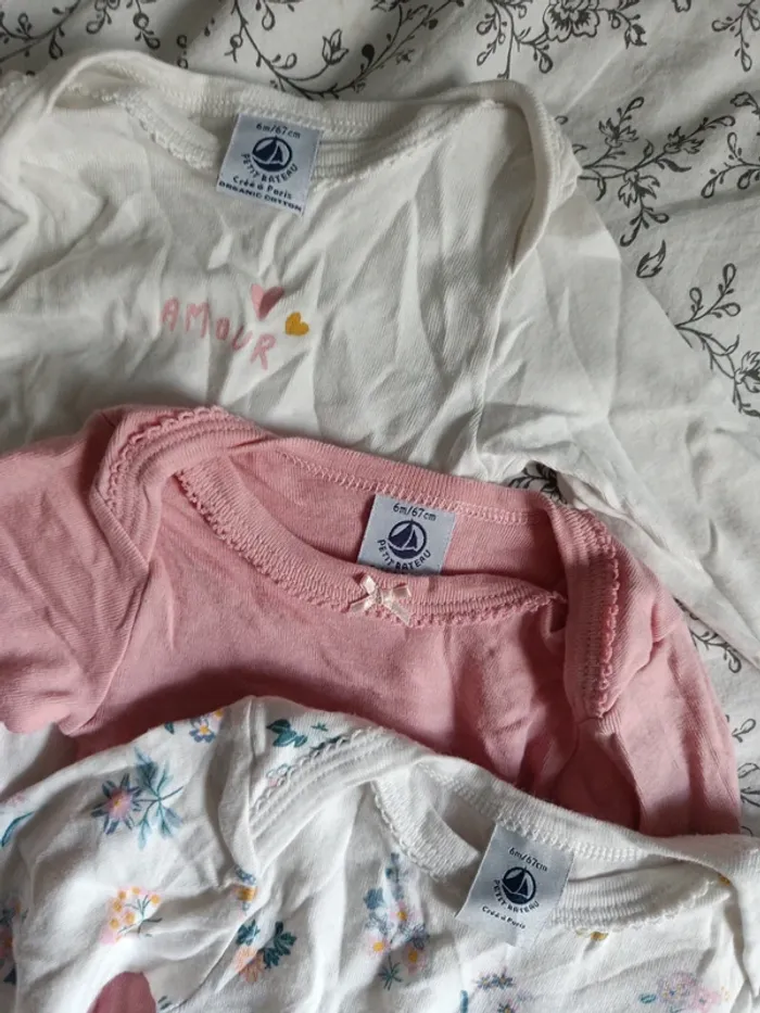 Lot de 3 bodies Petit Bateau roses fleurs 67cm - photo numéro 3