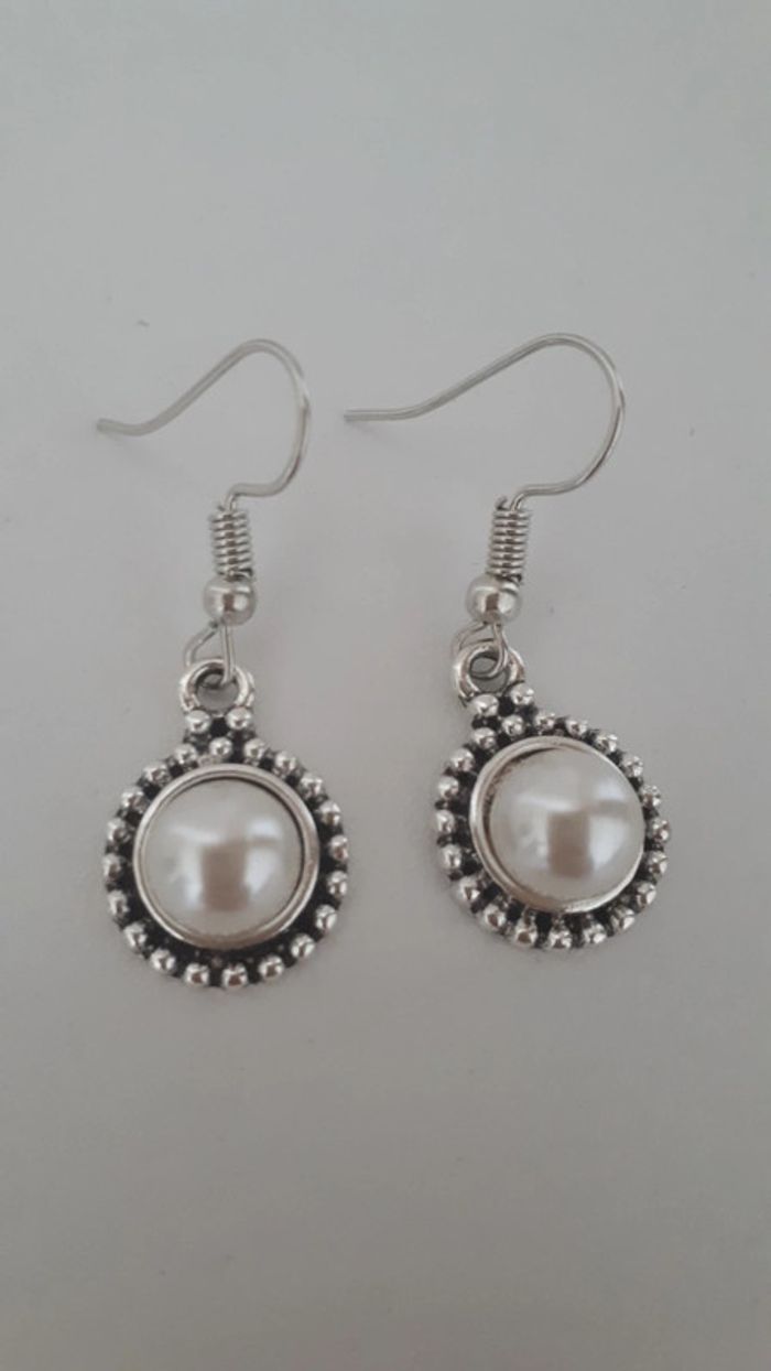 Boucles d'oreilles pendante perle argentée - photo numéro 2