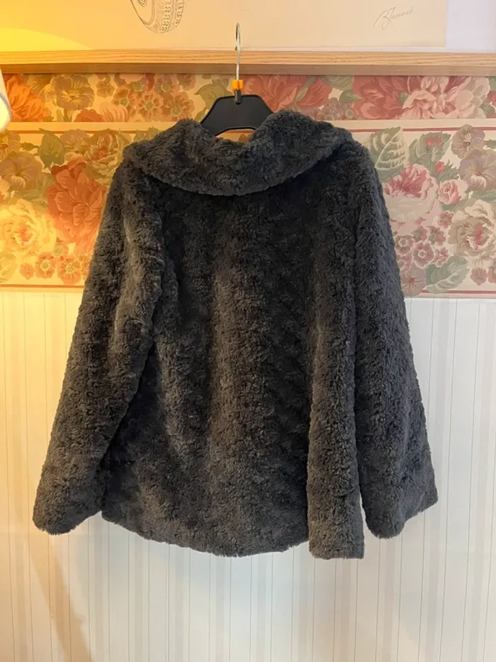 Manteau fausse fourrure fille 8 ans - photo numéro 3