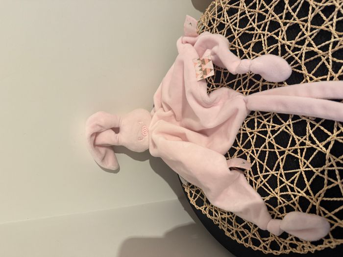 Doudou plat triangle lapin rose clair Lapidou NATTOU - photo numéro 2