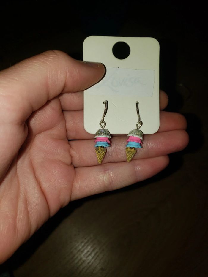 1 paire de boucle d'oreille glace