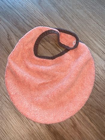 Bavoir bébé mots d’enfants Orange marron  Éponge Fermeture bouton pression