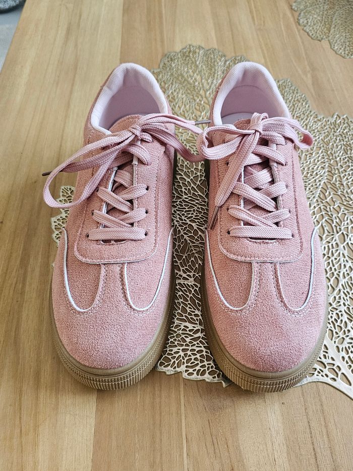 Baskets rose neuve T40 - photo numéro 2