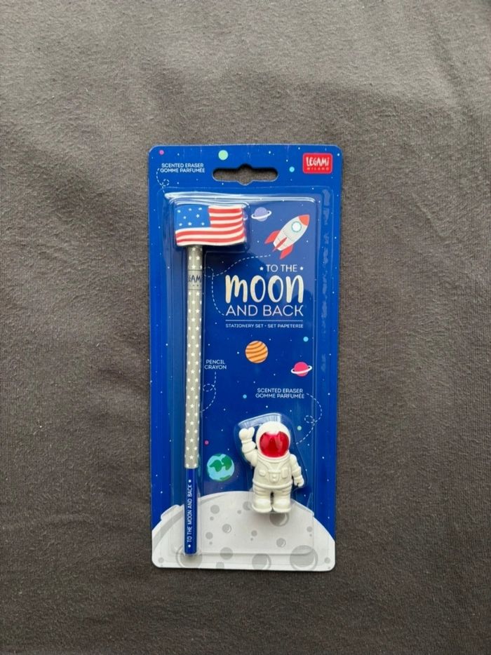 Lot stylos gomme astronaute