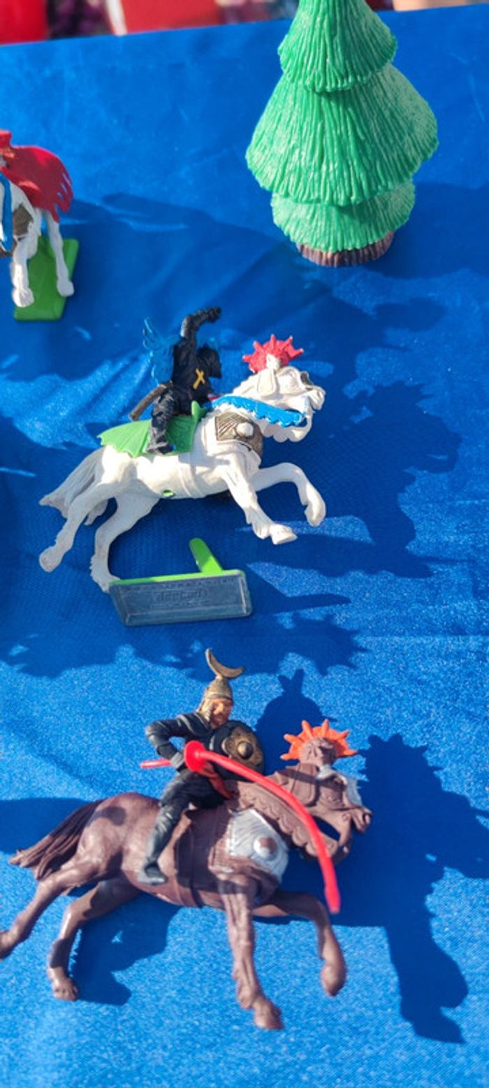Lot de 31 Chevaliers cavaliers Britains - photo numéro 3