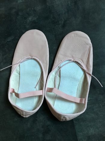 Chaussons de danse rose en cuir  Pointure 35 GO Sport Athlitech