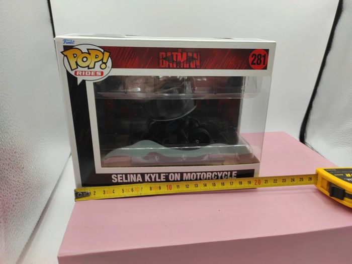 figurine funko pop rides the batman selina kyle on motorcycle - photo numéro 2