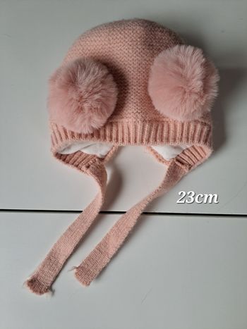 Bonnet rose avec pompons