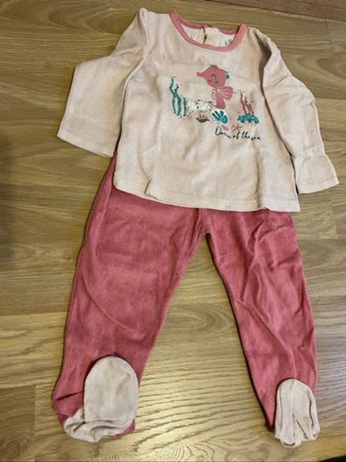 Pyjamas chaud avec pieds