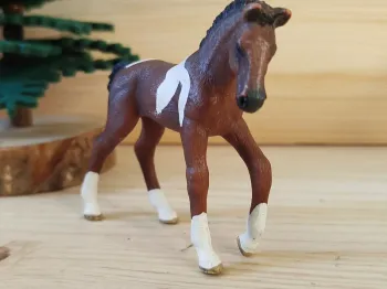 Schleich pouliche marron et blanche Figurine animal équidé