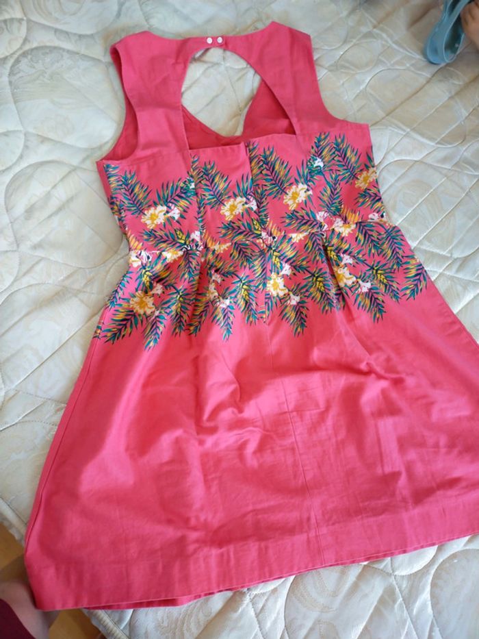 Très jolie robe fleurie - photo numéro 4