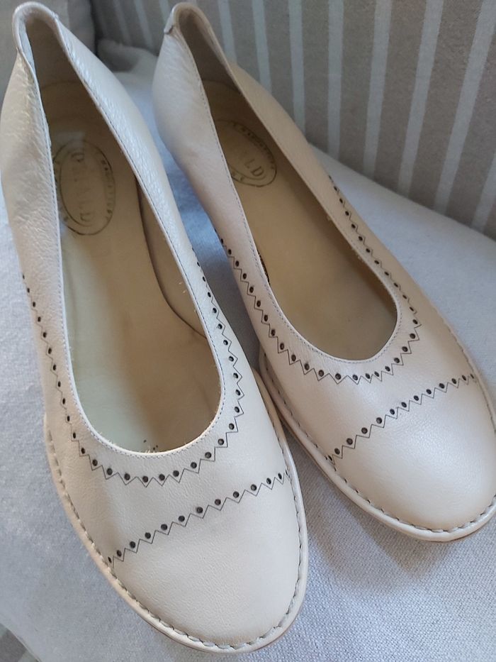 Escarpins cuir vintage & petit talon Louis XV