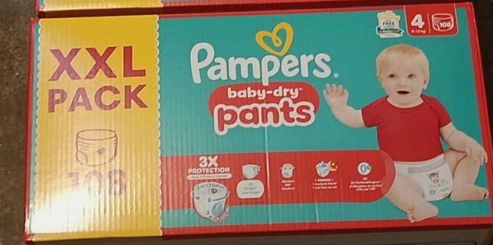 Couches Pampers taille 4 xxl neuf