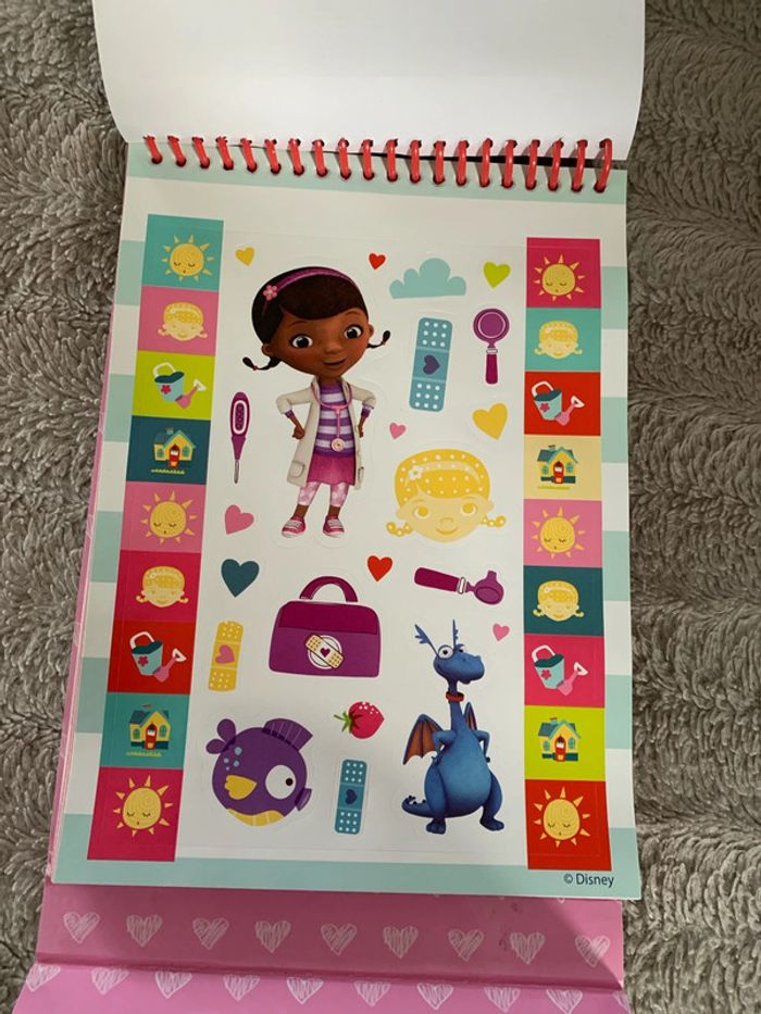 Livre Docteur la Peluche 30 pages autocollants Disney Neuf - photo numéro 8