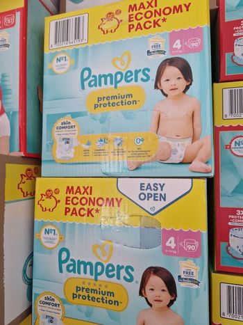  couches pampers  taille 4 lot de 2 cartons