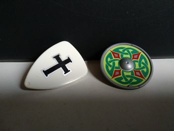 2 boucliers Playmobil