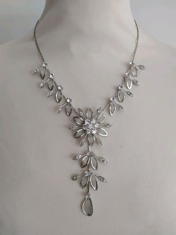 Collier fleurs élégant