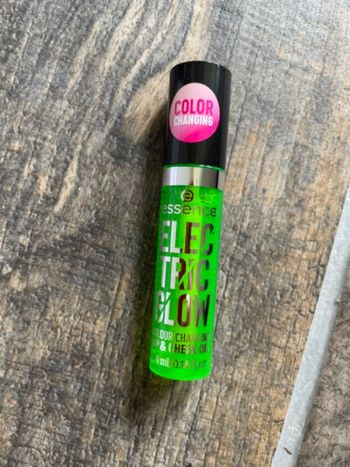 Essence Electric glow