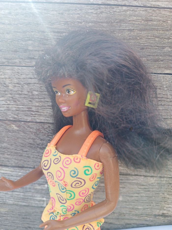 Barbie mattel poupée mannequin black noir fluo Christie glow the beat disco - photo numéro 3