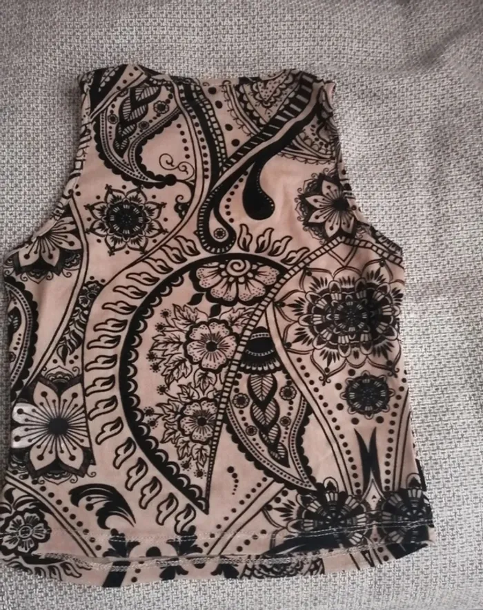 Top effet tatouage neuf taille 36 - photo numéro 4