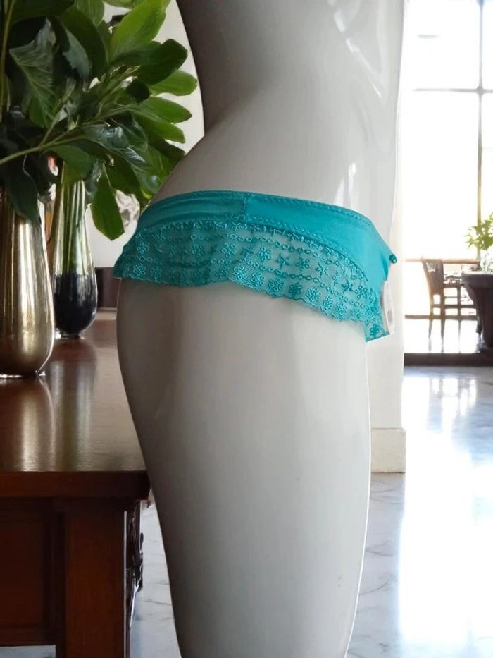 String dentelle 38 - photo numéro 4