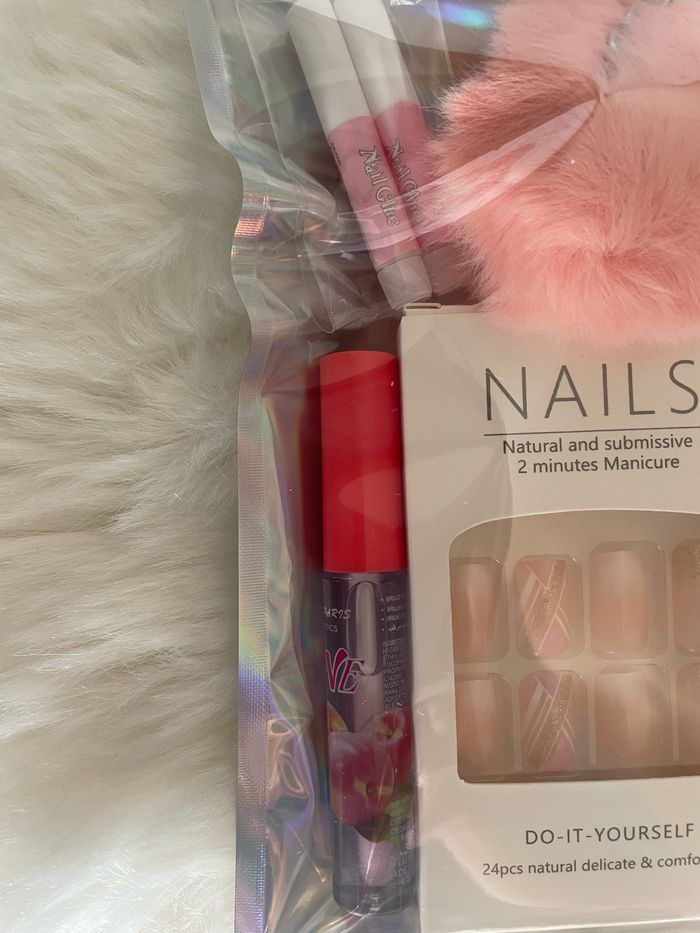 Sachet avec faux ongles orange - photo numéro 4