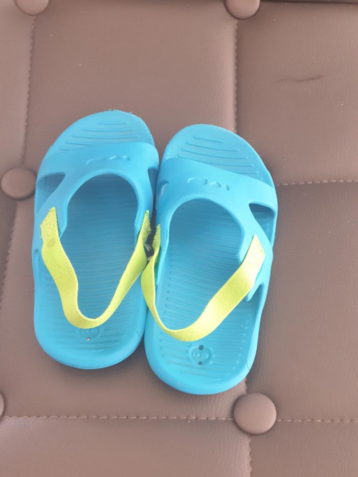 une paire chaussure taille 25-26 bleu tong plage piscine - photo numéro 3