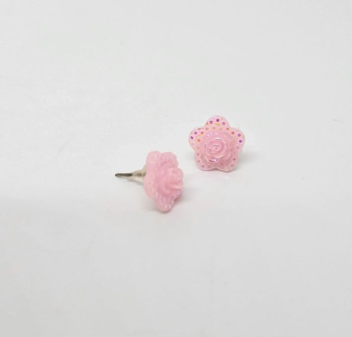 Paire de boucles d'oreilles.
Neuve.
Flower pink