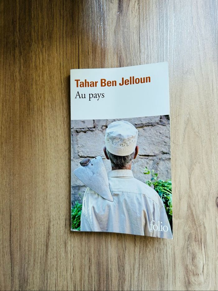 Livre de Tahar Ben Jelloun «Au pays» Folio