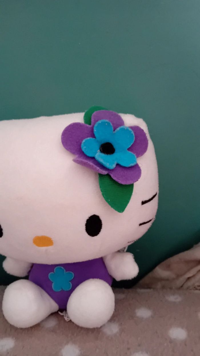 Petite peluche Hello Kitty - photo numéro 2