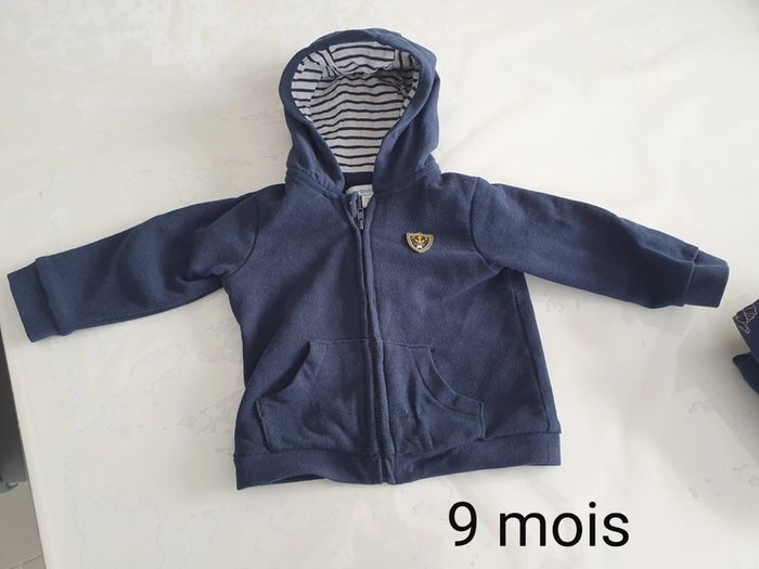 Gilet zippé avec capuche 9 mois