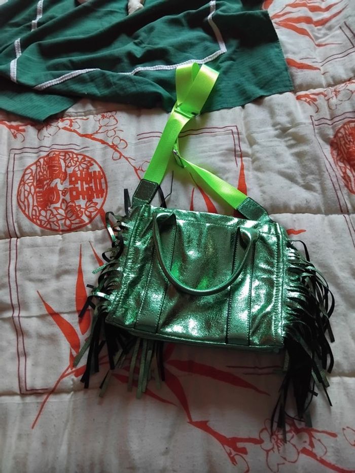Sac à main couleur métallisé