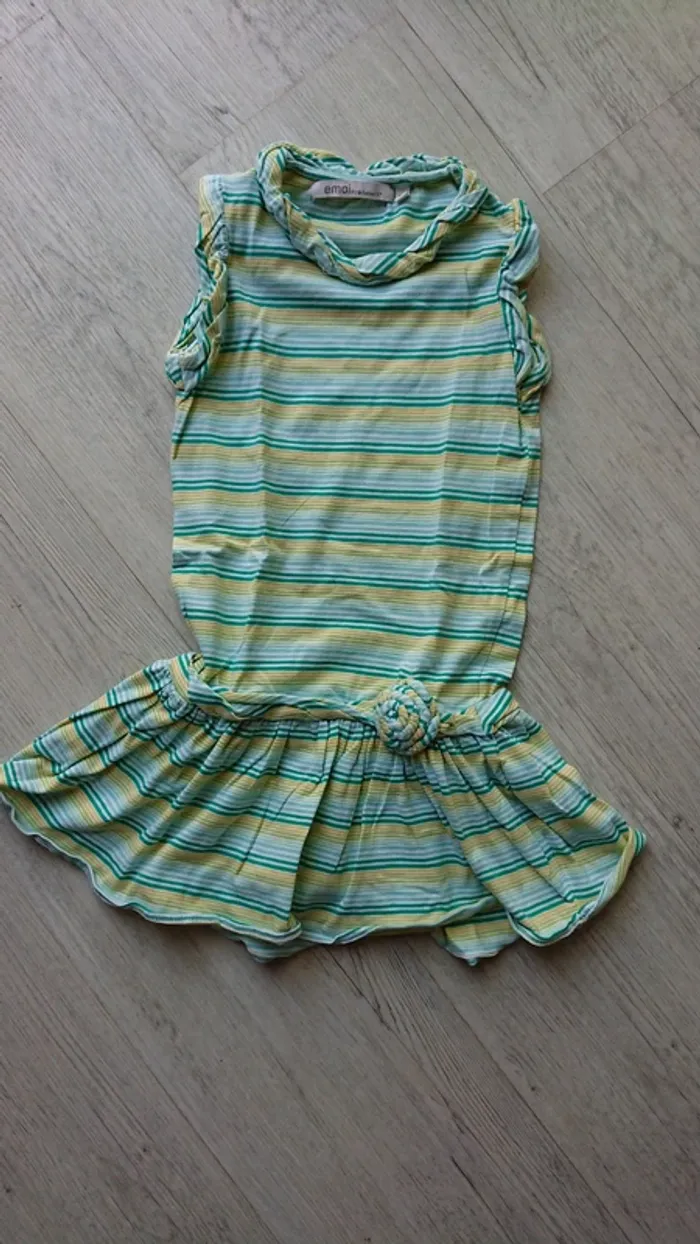 Robe neuve 4 ans