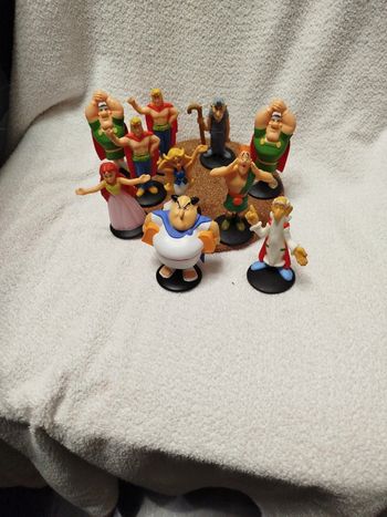 Lot de 10 figurines Astérix