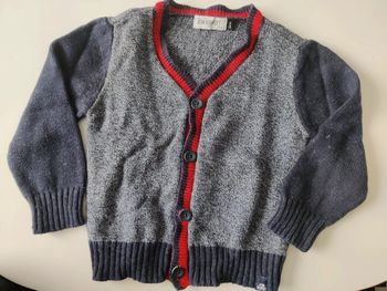 Gilet boutonné taille 23 mois