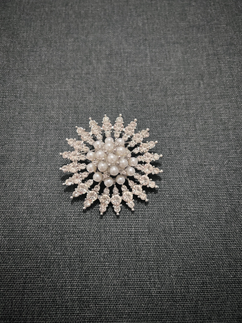 Broche rétro