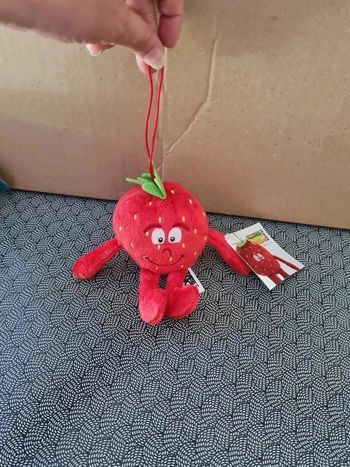 Peluche fraise goodness gang