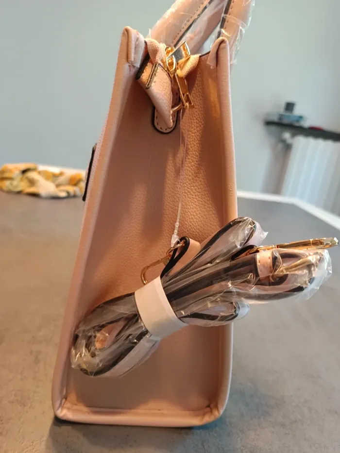 Vend sac a main Rodier neuf avec étiquette. - photo numéro 5