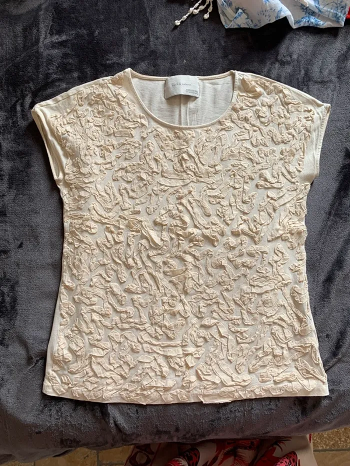 T-shirt beige à froufrou sur le devant Zara taille petit M - photo numéro 6