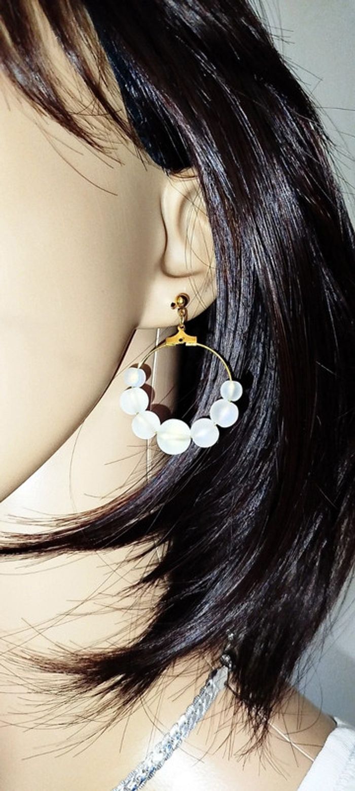 Créoles en Plaqué Or 9K & Pierres de Lune – Éclat Mystique & Élégance - photo numéro 4