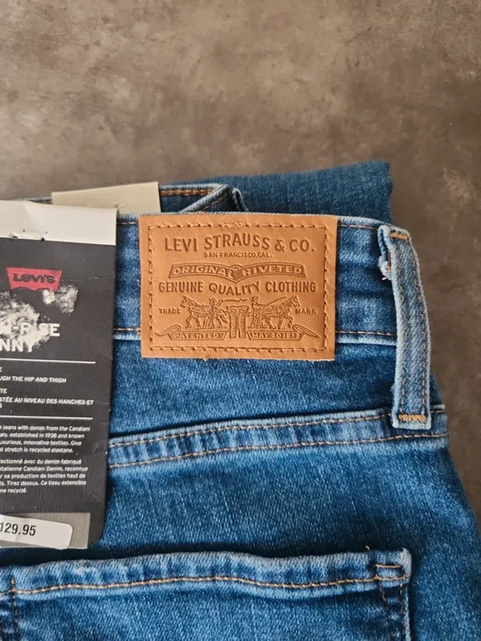 Jean bleu Levi's 721 High Rise skinny 27 x 32 neuf - photo numéro 4