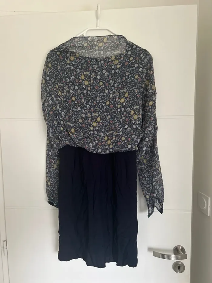 Robe avec motifs fleurs - photo numéro 3