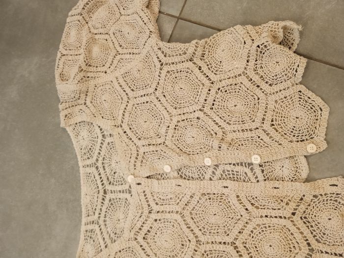 gilet en crochet tendance  beige neuf couturève - photo numéro 2