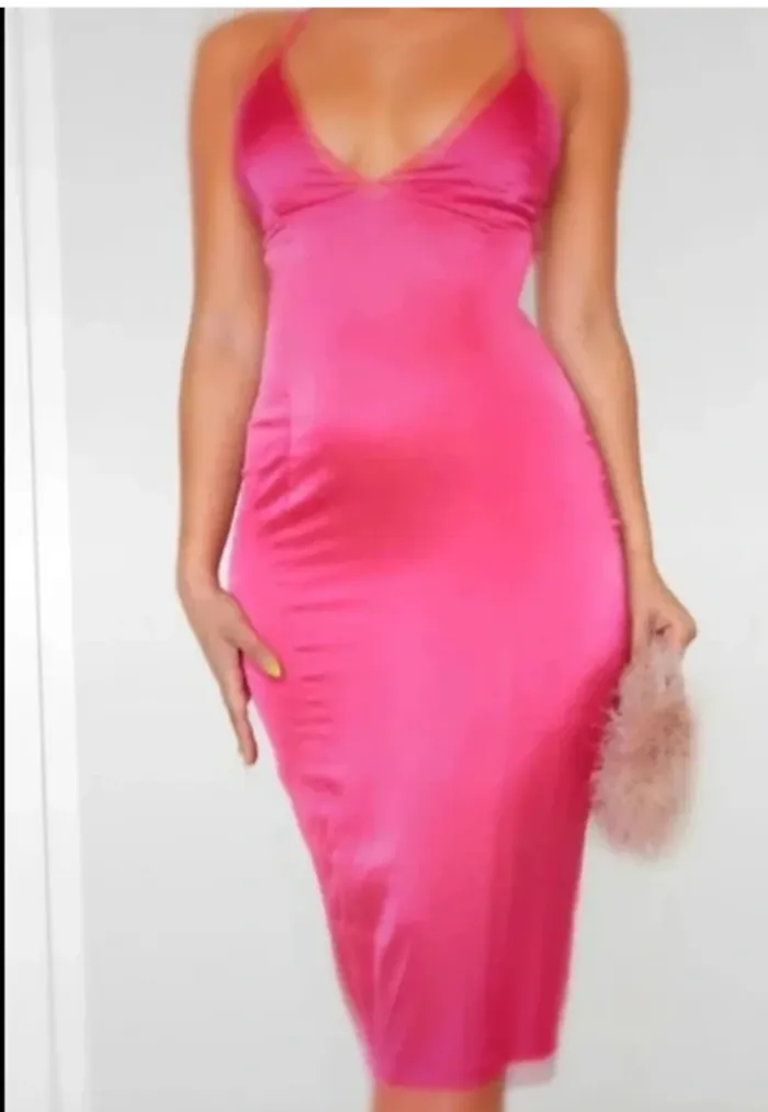 Robe satinée dos nu - photo numéro 5